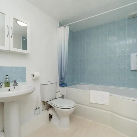 Spacious 2 Bed Southville Flat Near Harbourside Appartement *