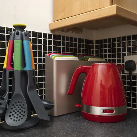 Spacious 2 Bed Southville Flat Near Harbourside Apartament Bristol