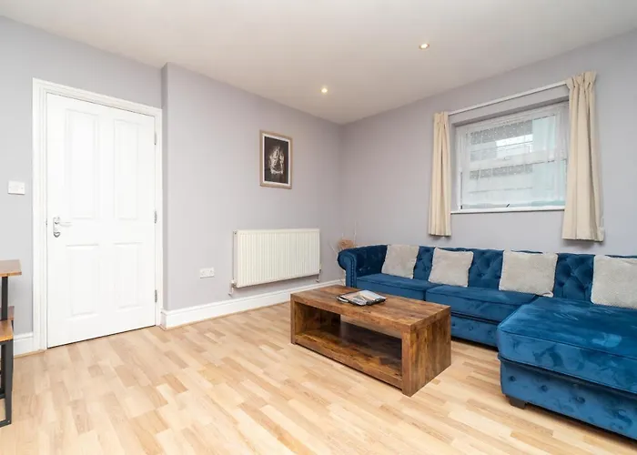 Spacious 2 Bed Southville Flat Near Harbourside ブリストル