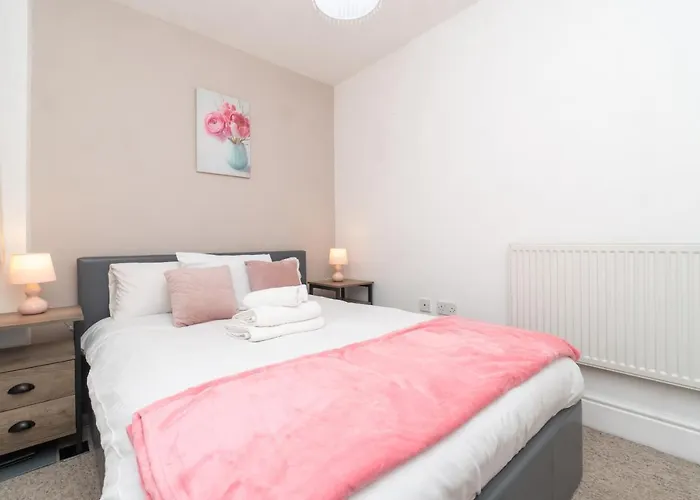 Spacious 2 Bed Southville Flat Near Harbourside アパート ブリストル