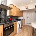 Apartment Spacious 2 Bed Southville Flat Near Harbourside *