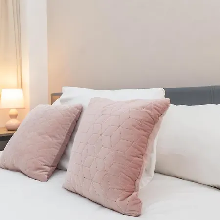 Spacious 2 Bed Southville Flat Near Harbourside * Bristol