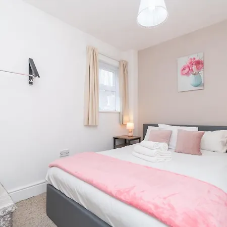 Spacious 2 Bed Southville Flat Near Harbourside شقة بريستول