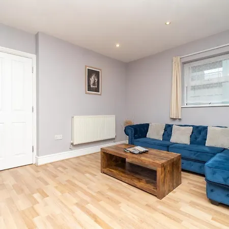 Spacious 2 Bed Southville Flat Near Harbourside Bristol