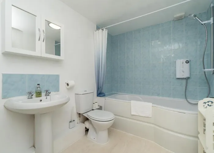 Spacious 2 Bed Southville Flat Near Harbourside Daire *