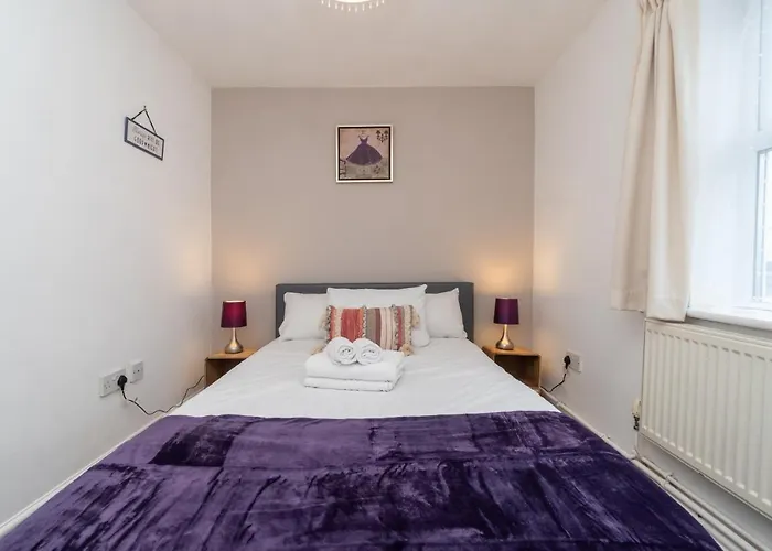 Spacious 2 Bed Southville Flat Near Harbourside Daire *